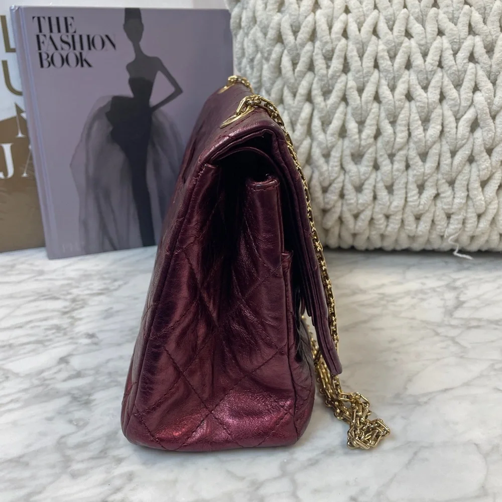CHANEL stylish quilted